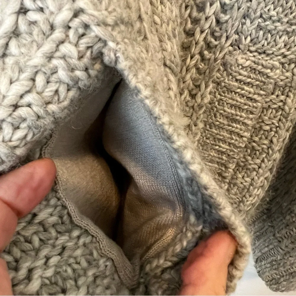 American Eagle Outfitters Gray Poncho Sweater Cableknit Cable Knit Button Size M - Picture 7 of 12